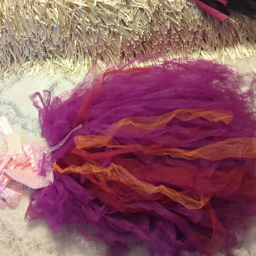 Witch Halloween Costume w/Cape & Small Tulle Broom, 4T-5T, New - Picture 6 of 8